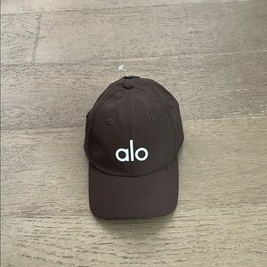 ALO Performance Off-Duty Cap - Expresso limited color!